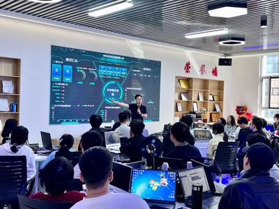 我院多門(mén)微課程正式開(kāi)班，開(kāi)啟教育科技技術(shù)開(kāi)發(fā)新篇章